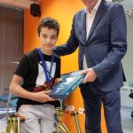 Ο Δήμαρχος Α. Παχατουρίδης συνεχάρη τον 14χρονο Περιστεριώτη Χαράλαμπο Βαρελά για την κατάκτηση της 1ης θέσης  στο Πανελλήνιο Πρωτάθλημα Ποδηλασίας ΑμεΑ
