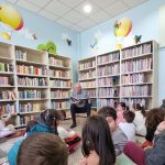Ο Δήμαρχος Περιστερίου Ανδρέας Παχατουρίδης αφηγήθηκε παιδικές ιστορίες σε μικρούς μαθητές