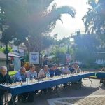 Αγώνας επίδειξης σκάκι (Σιμουλτανέ) στην πλατεία Μπουρναζίου (Δασκαλογιάννη)