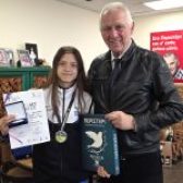 Ο Δήμαρχος Περιστερίου Ανδρέας Π. Παχατουρίδης τίμησε την Περιστεριώτισσα Χαρίκλεια Σεφέρη για τη μεγάλη ευρωπαϊκή της διάκριση στο Taekwondo