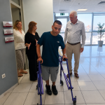 Ο Δήμαρχος Περιστερίου Ανδρέας Π. Παχατουρίδης συνεχάρη τον μαθητή ΑμεΑ Χαράλαμπο Βαρελά για την εισαγωγή του στο Πανεπιστήμιο